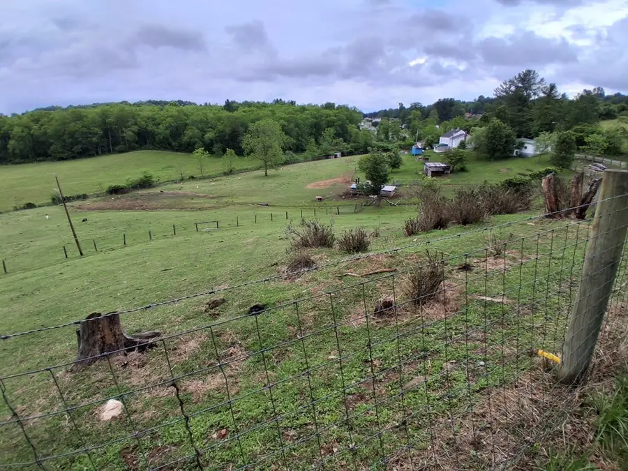360 Kenbrook Dr, Galax, VA 24333 - #3