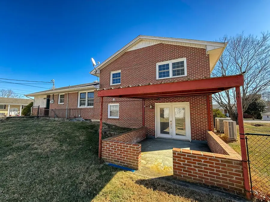 690 Mountain View Drive, Wytheville, VA 24382 - #2
