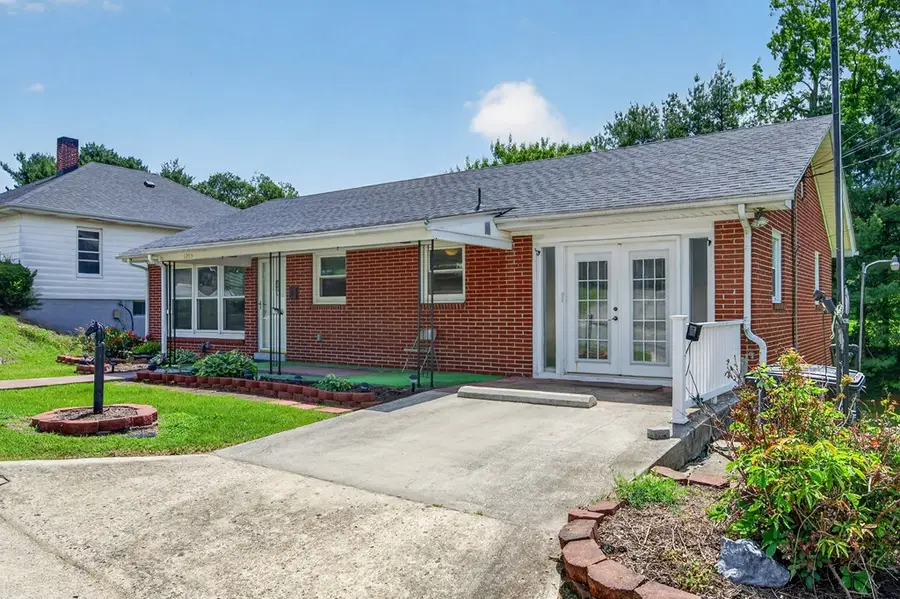 1055 North, Wytheville, VA 24382 - #3
