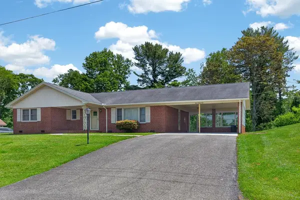 349 Valley View Dr, Hillsville, VA 24343
