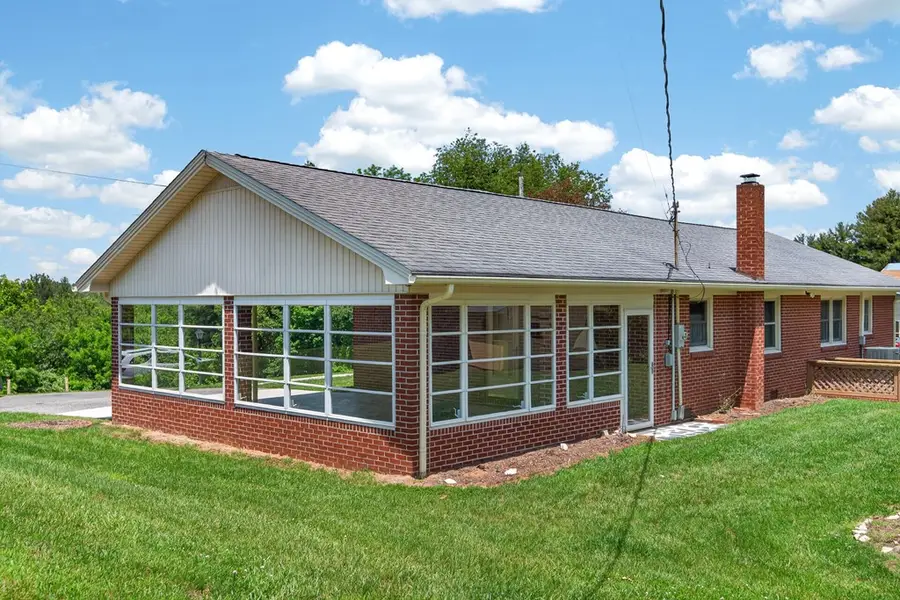 349 Valley View Dr, Hillsville, VA 24343 - #3