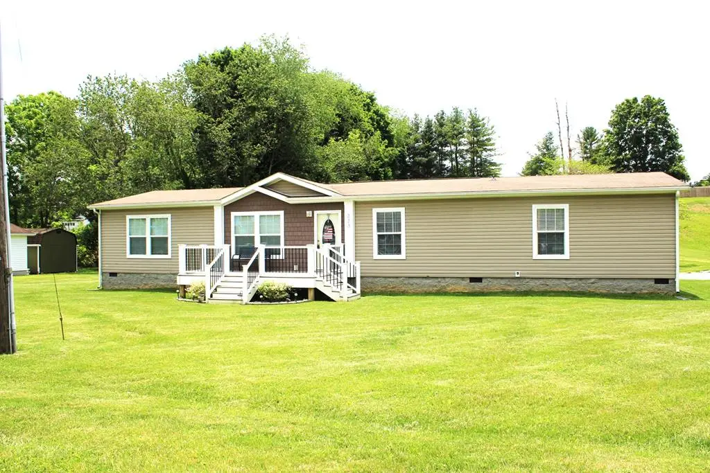 223 Valley View Ave, Rural Retreat, VA 24368 - #1