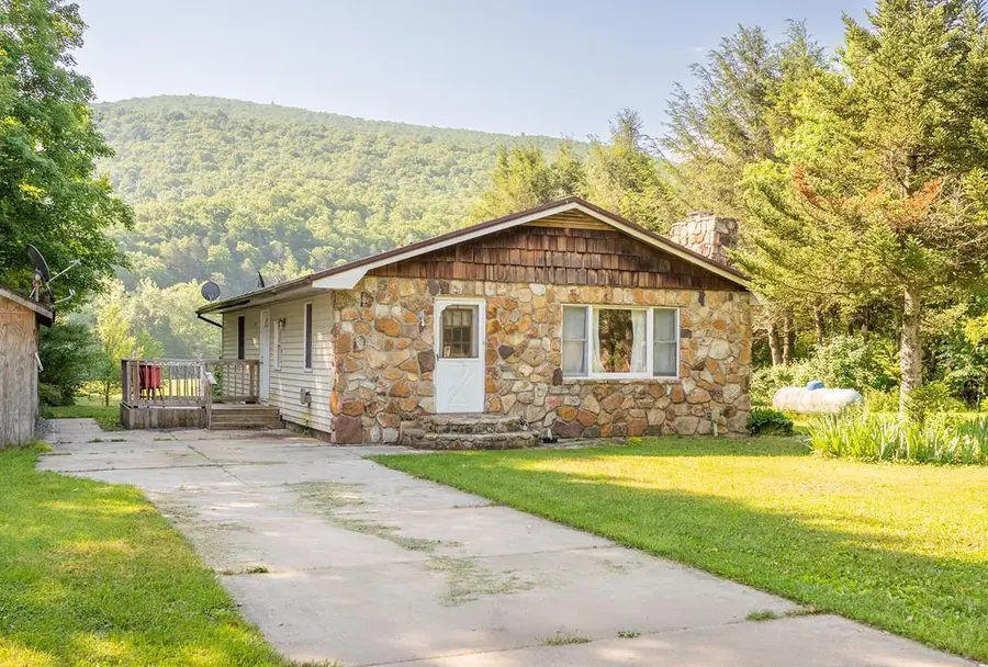 130 Plum Ln, Bastian, VA 24314 - #2