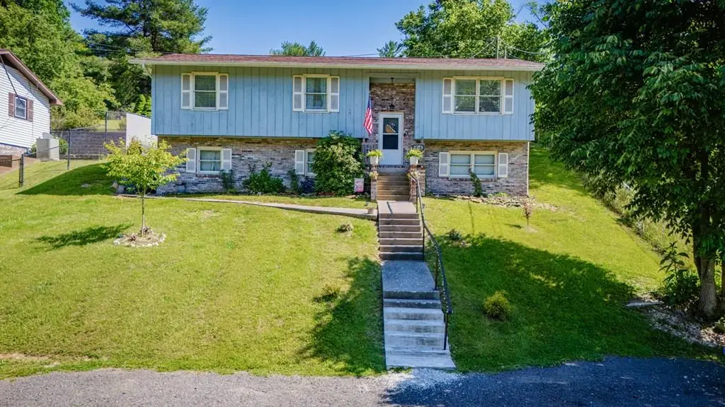 636 2nd Street, Richlands, VA 24641 - #1