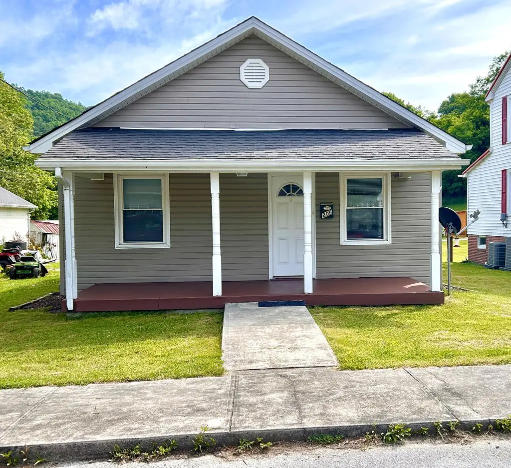 205 Caroline, Richlands, VA 24641 - #1