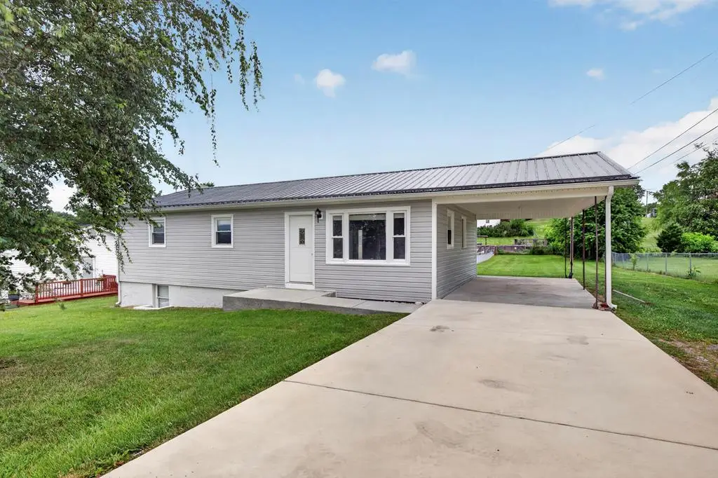 405 Holston Heights Dr., Glade Spring, VA 24319 - #1