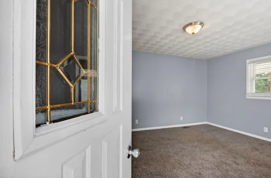405 Holston Heights Dr., Glade Spring, VA 24319 - #2