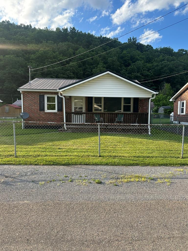 309 Brown Bottom Ln, Cedar Bluff, VA 24609