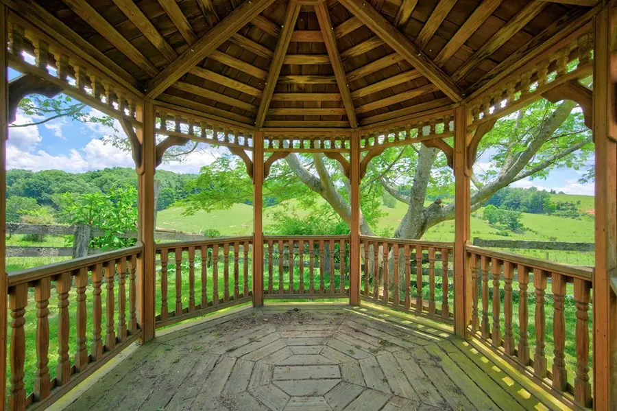714 Justice Rd, Galax, VA 24333 - #3