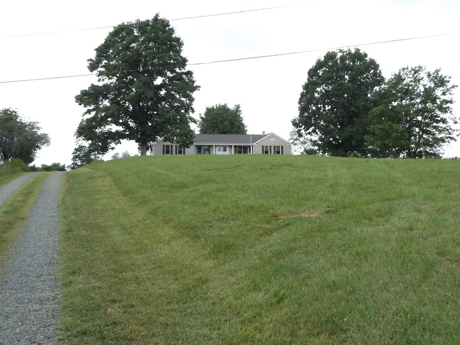 3237 Sylvatus Hwy, Hillsville, VA 24343 - #2