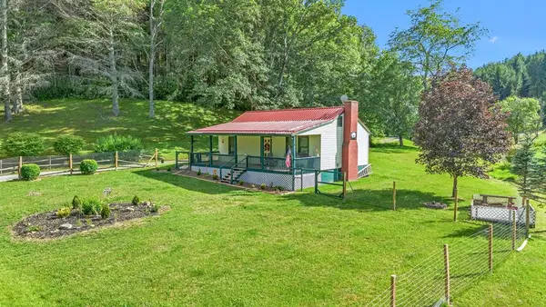 904 Roundhouse Rd, Mouth of Wilson, VA 24363