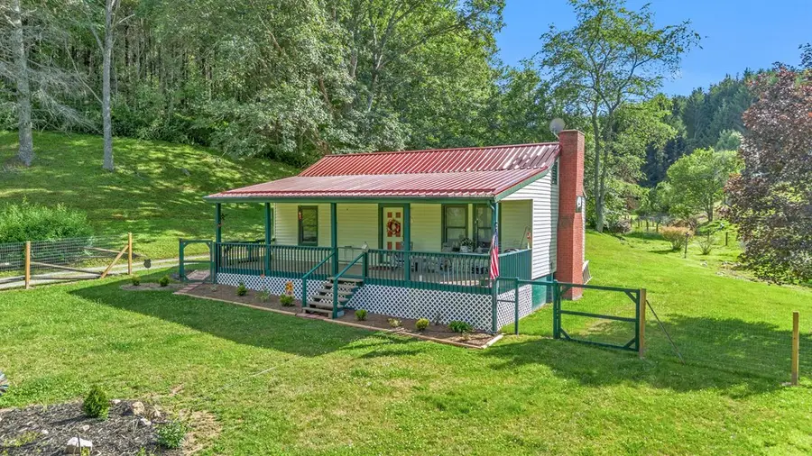 904 Roundhouse Rd, Mouth Of Wilson, VA 24363 - #2