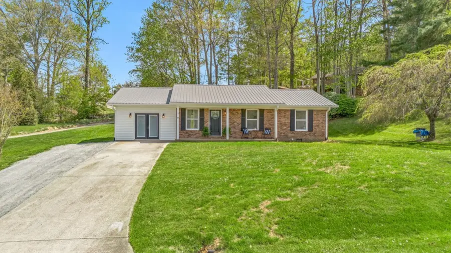 11 Hill St, Sparta, NC 28675 - #3