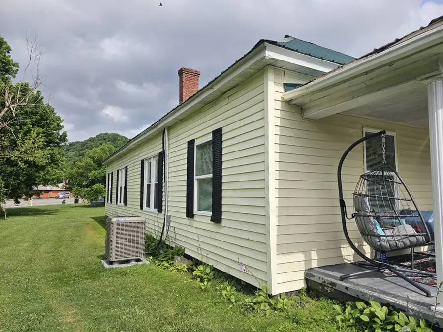 107 Maple Lane, Cedar Bluff, VA 24609 - #2