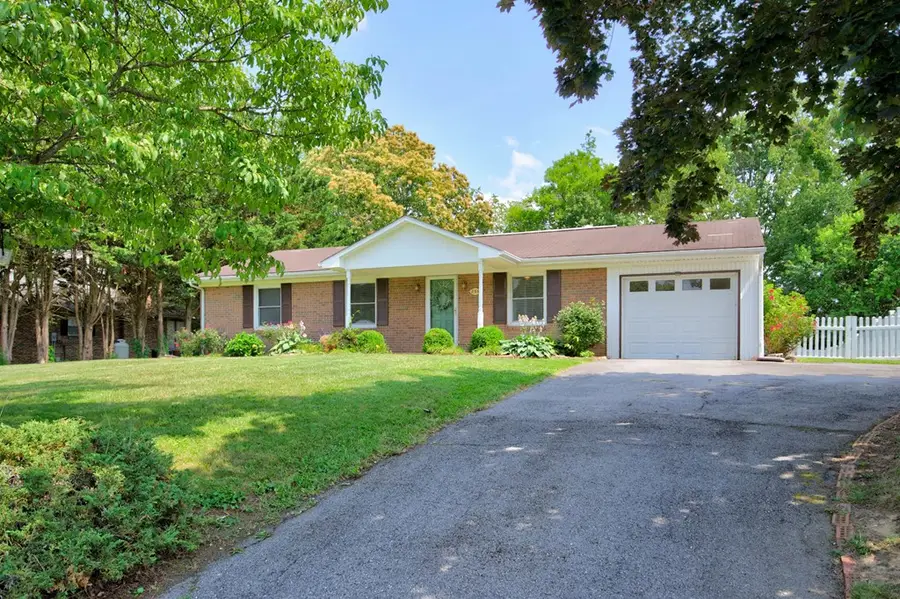 735 Rolling Hills Drive, Wytheville, VA 24382 - #2