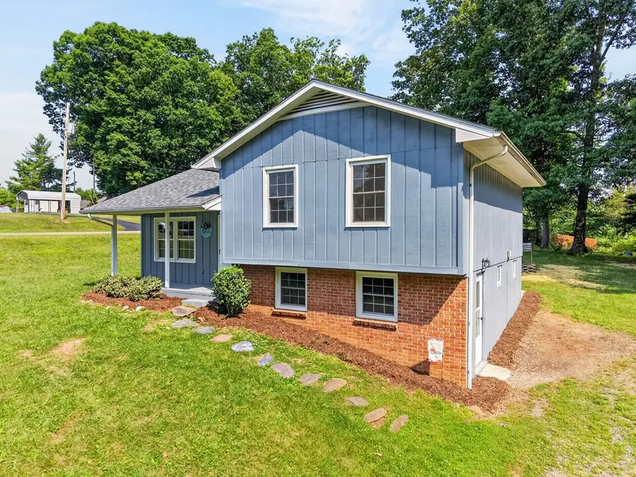 77 Amelia Ln, Hillsville, VA 24343-4471 - #2