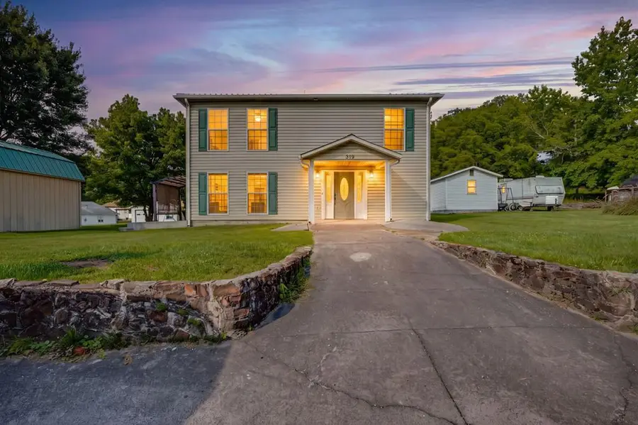 319 Viginia Avenue, Richlands, VA 24641 - #2