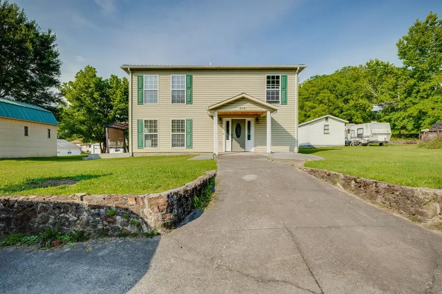 319 Viginia Avenue, Richlands, VA 24641 - #3