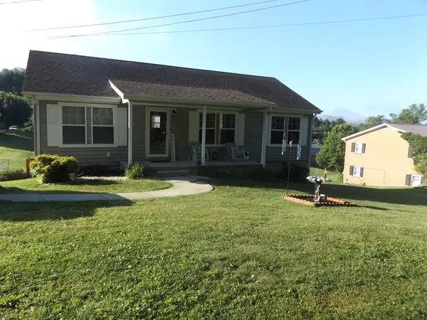 151 W. Grayson St., Hillsville, VA 24343