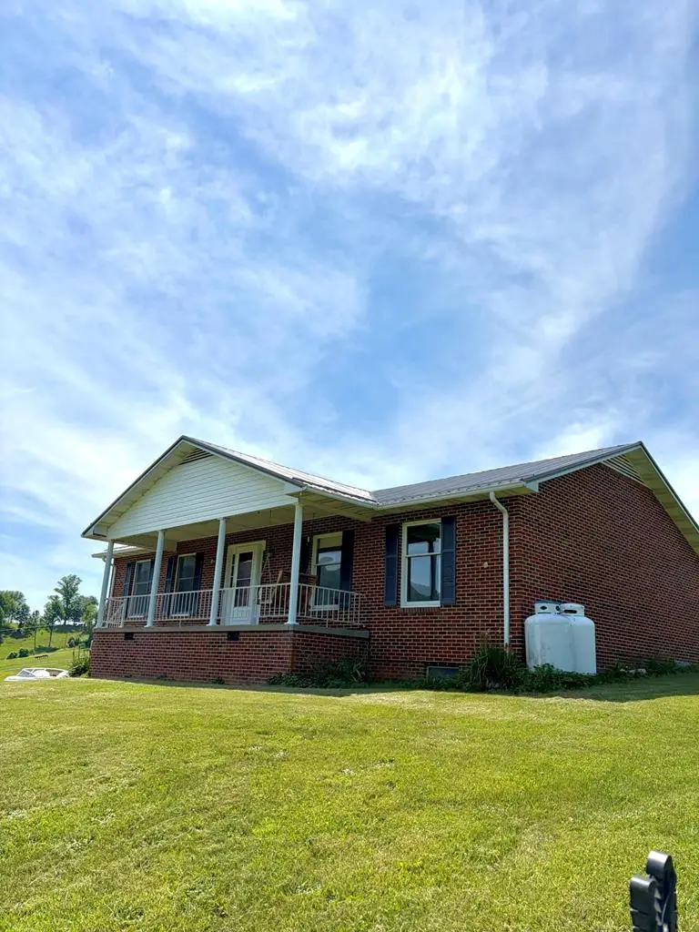 108 Meredith Ln, Tazewell, VA 24651 - #2