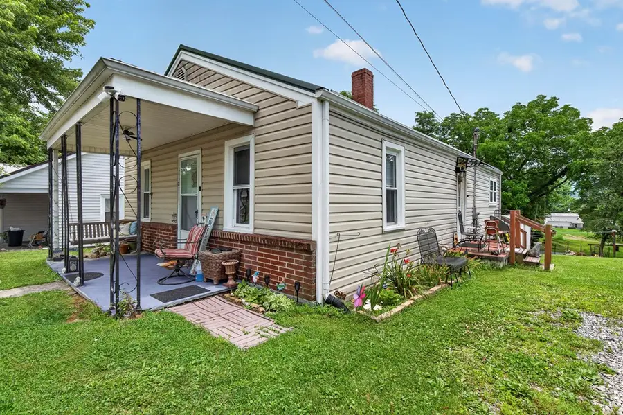 110 Wolfe Ave, Marion, VA 24354 - #3