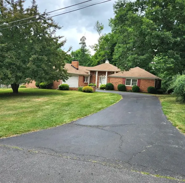 495 Raintree Road, Hillsville, VA 24343