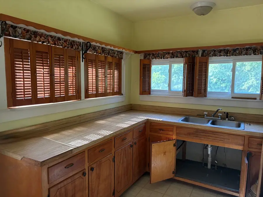 8628 S Scenic Hwy, Bland, VA 24315 - #3