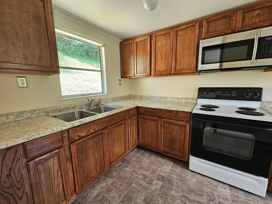230 W HURT BUGGY ROAD, Cedar Bluff, VA 24609 - #3