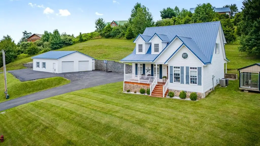 472 Evas Walk, Pounding Mill, VA 24637 - #1