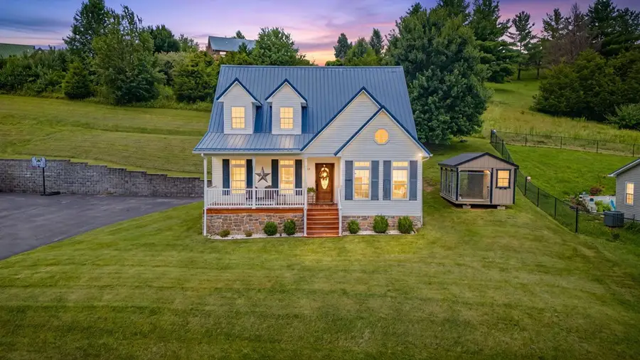 472 Evas Walk, Pounding Mill, VA 24637 - #3