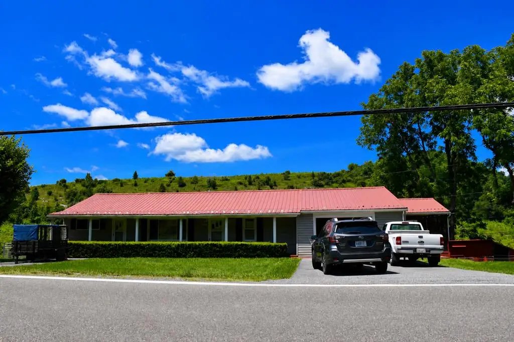 5002 B F Buchanan Hwy, Tazewell, VA 24651 - #1