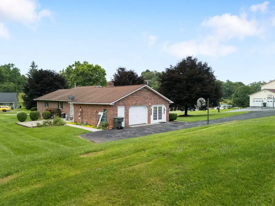 506 Cherry Hill Dr, Abingdon, VA 24210 - #3