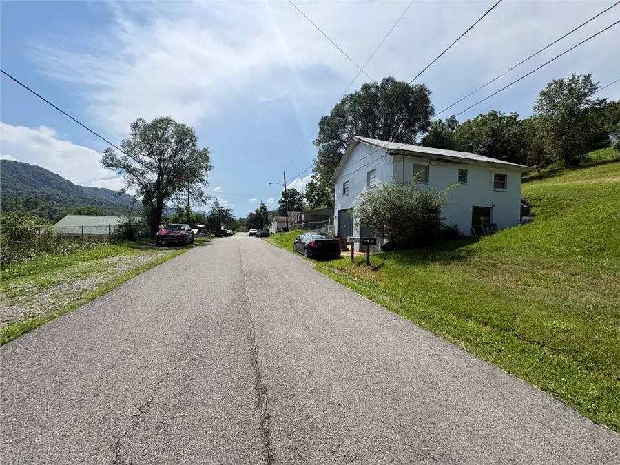 394 Highland St, Gate City, VA 24251 - #3