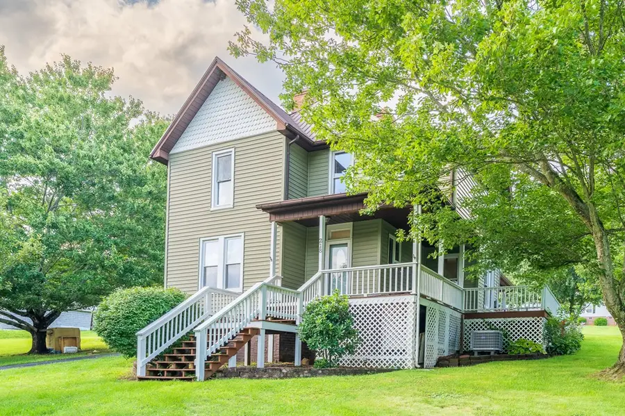 218 Richmond Ave, Rural Retreat, VA 24382 - #2
