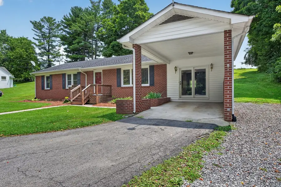 1096 Greer Ave, Marion, VA 24354 - #3