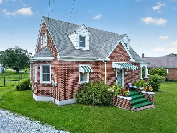 408 Maple St, Glade Spring, VA 24340