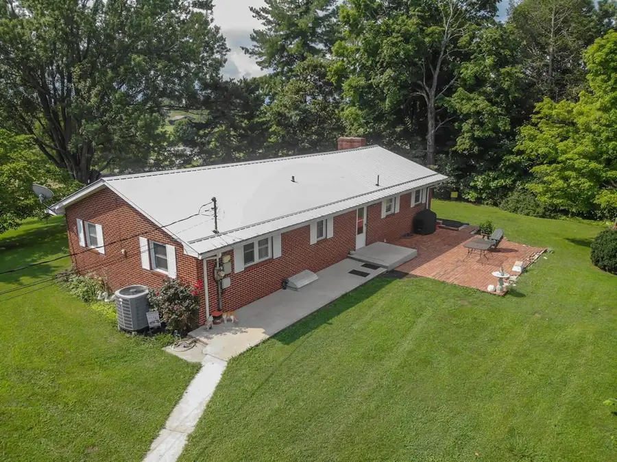 863 V I Ranch Road, Bristol, TN 37620 - #2