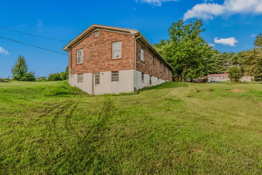 1900 Coon Ridge Rd, Hillsville, VA 24343 - #3