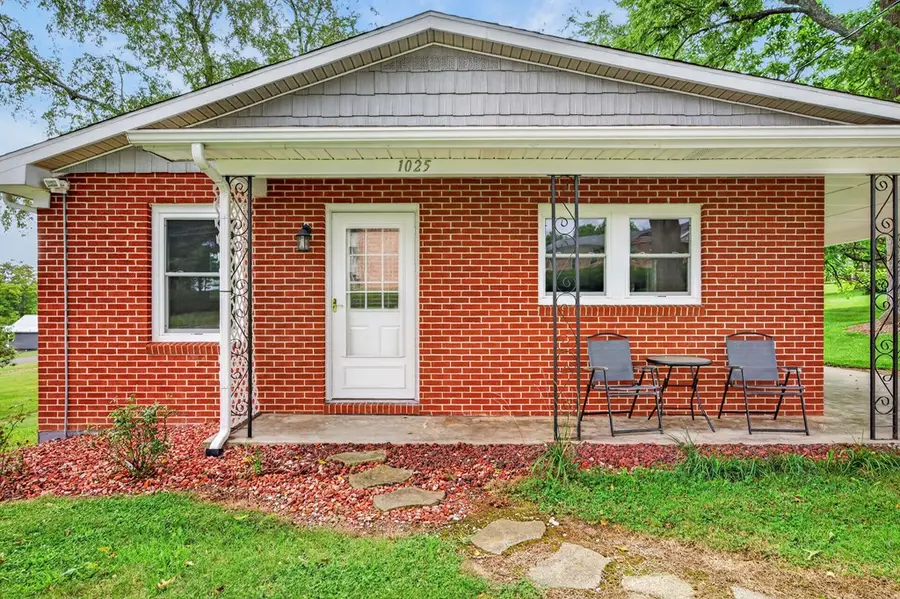 1025 Washington St, Wytheville, VA 24382 - #2