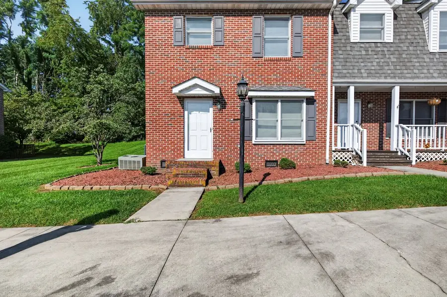 803 Edgemont North St NE Apt A, Abingdon, VA 24210 - #2