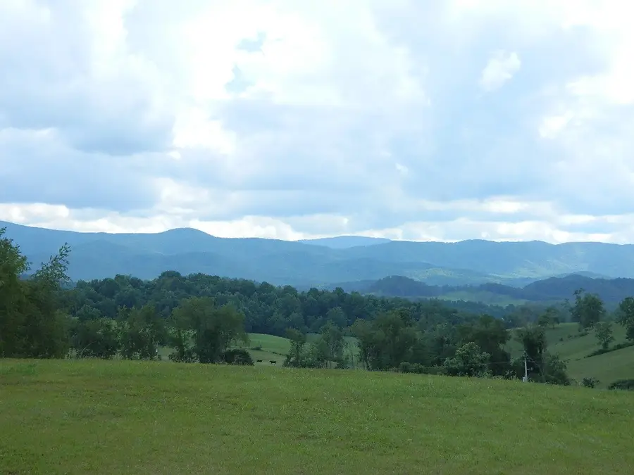 939 Cherokee Lane, Chilhowie, VA 24319 - #2