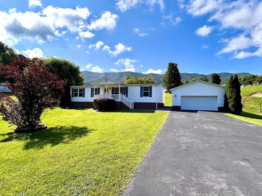 2783 Mountain Rd., Cedar Bluff, VA 24609 - #2