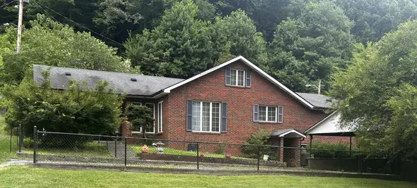 1022 OAK STREET, Grundy, VA 24614
