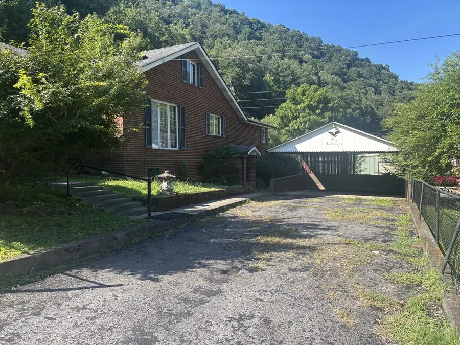 1022 OAK STREET, Grundy, VA 24614 - #2