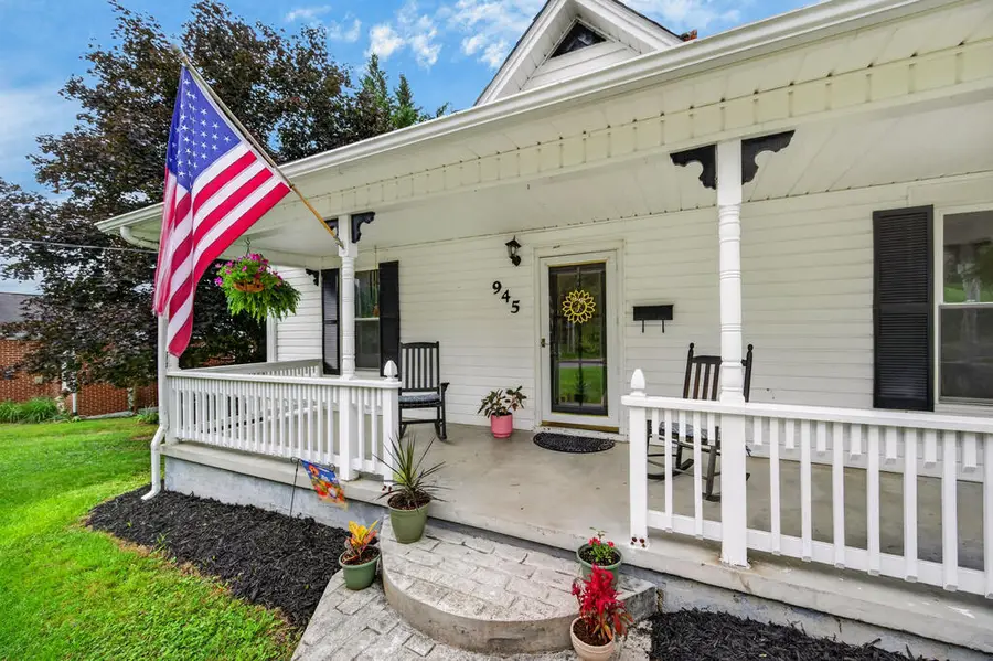 945 Tazewell Street, Wytheville, VA 24382 - #2