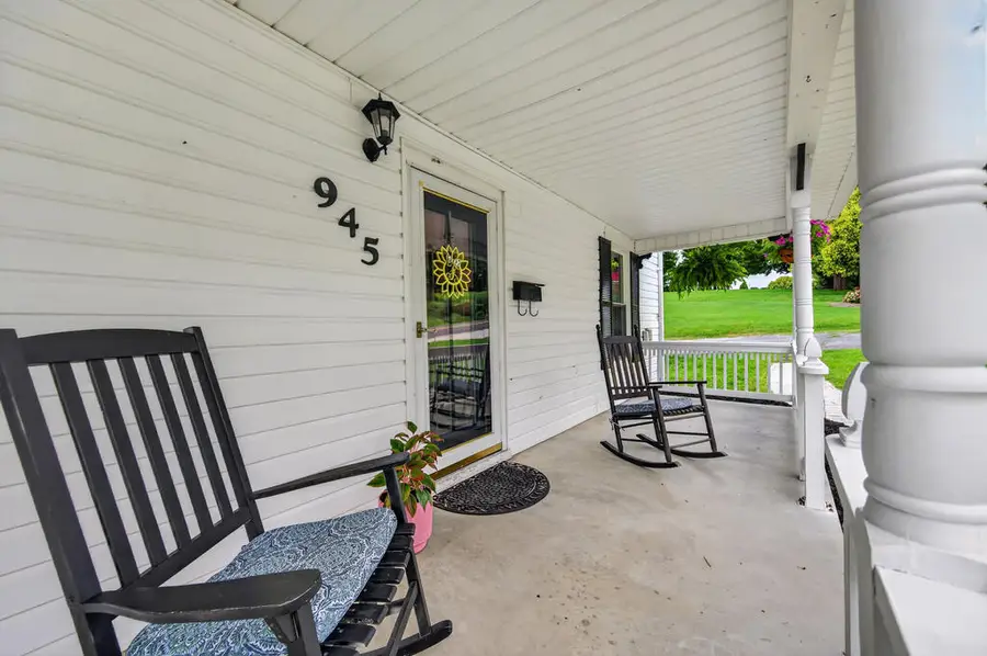 945 Tazewell Street, Wytheville, VA 24382 - #3