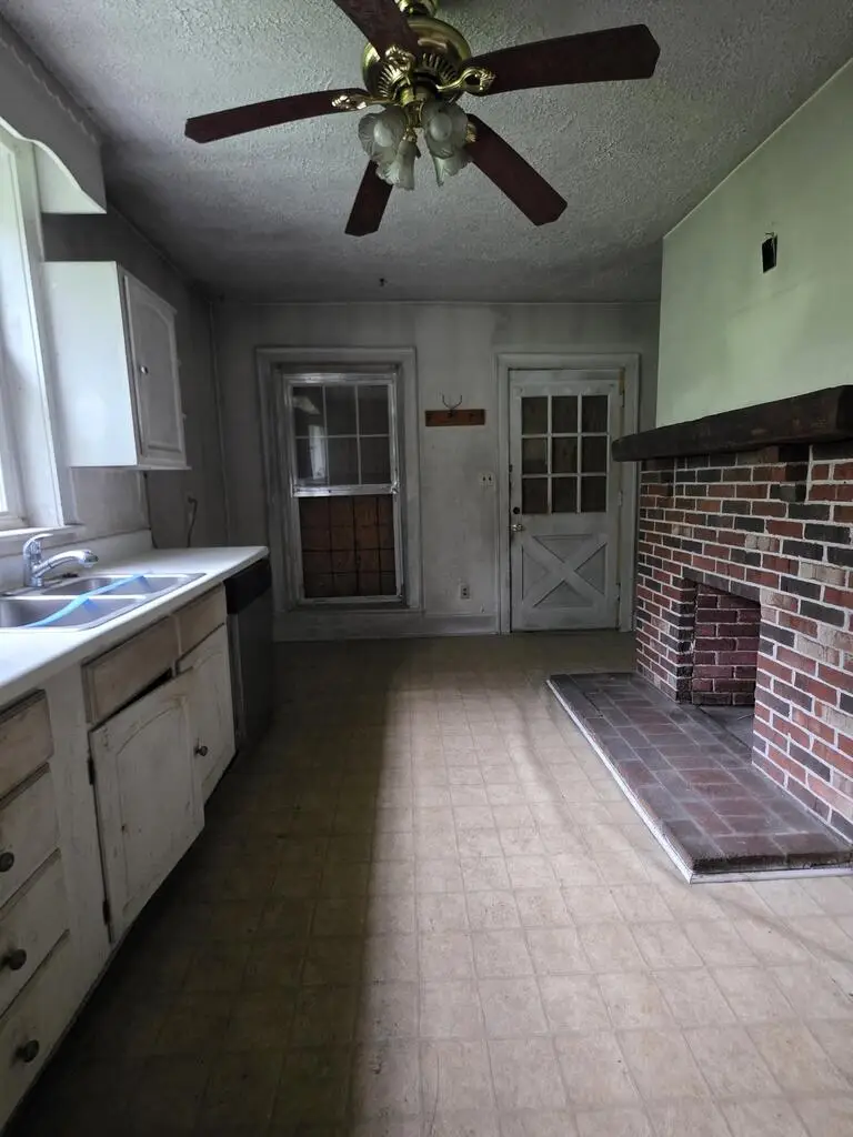 137 Blackhorse Road, Tazewell, VA 24630 - #3