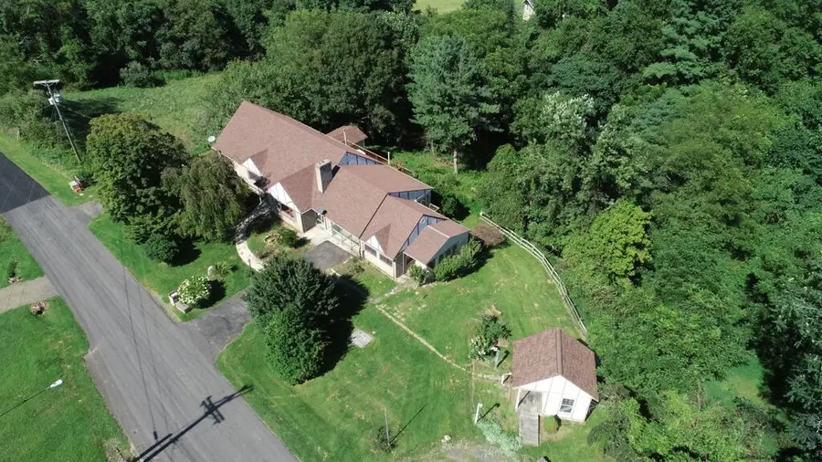 827 Pine St., Hillsville, VA 24343 - #3