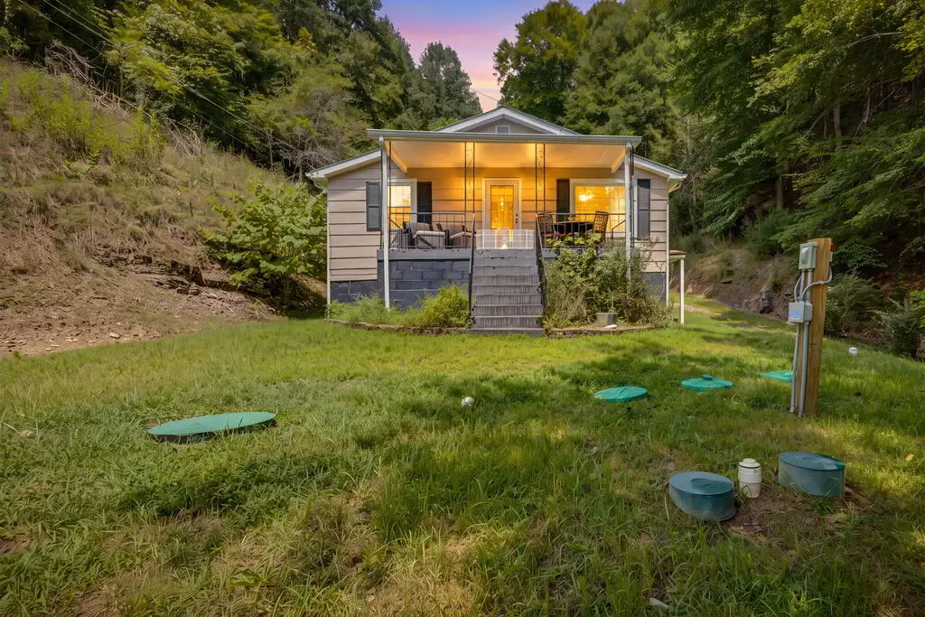 9729 Sandlick Rd, Bee, VA 24217 - #1
