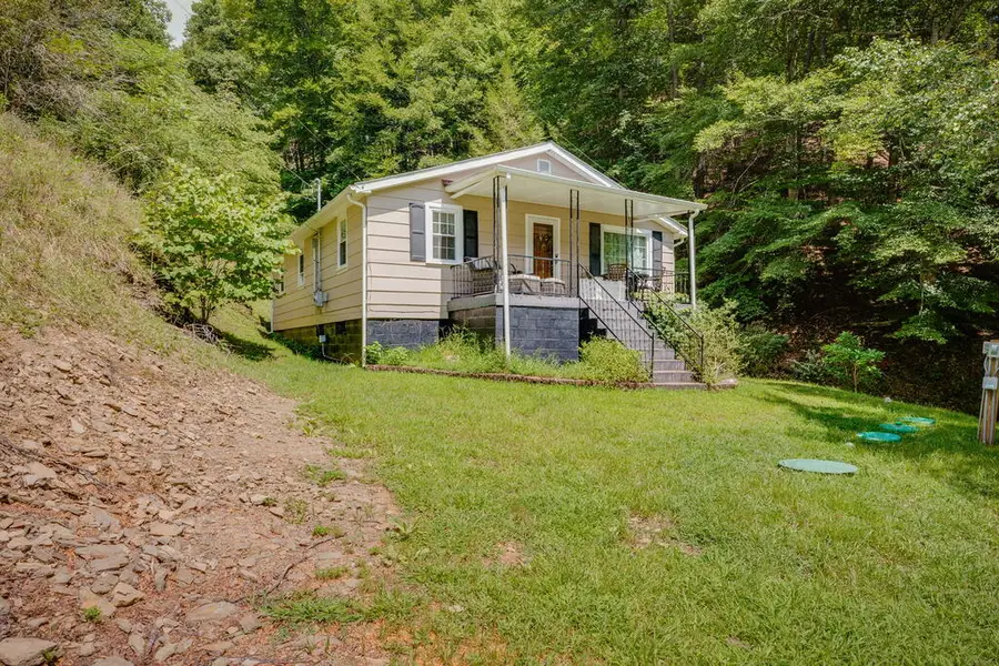 9729 Sandlick Rd, Bee, VA 24217 - #3